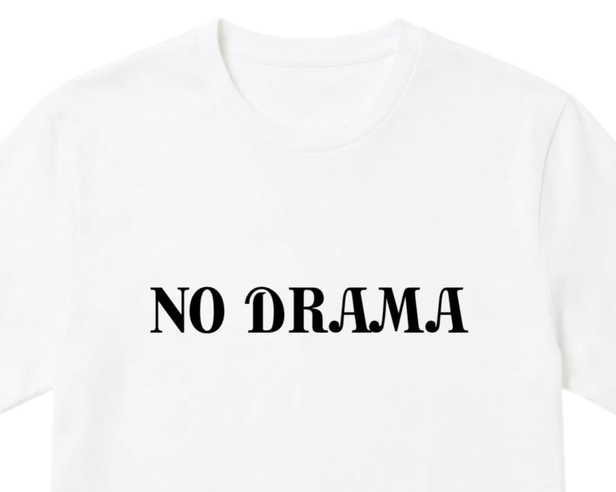Белая футболка с надписью NO DRAMA