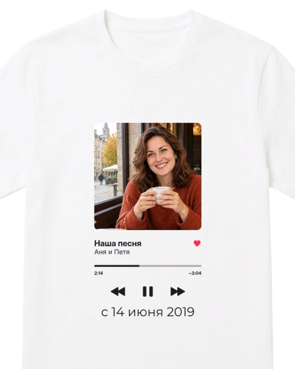 Карточка плеера на белой футболке с подписью «с 14 июня 2019» шрифтом Montserrat