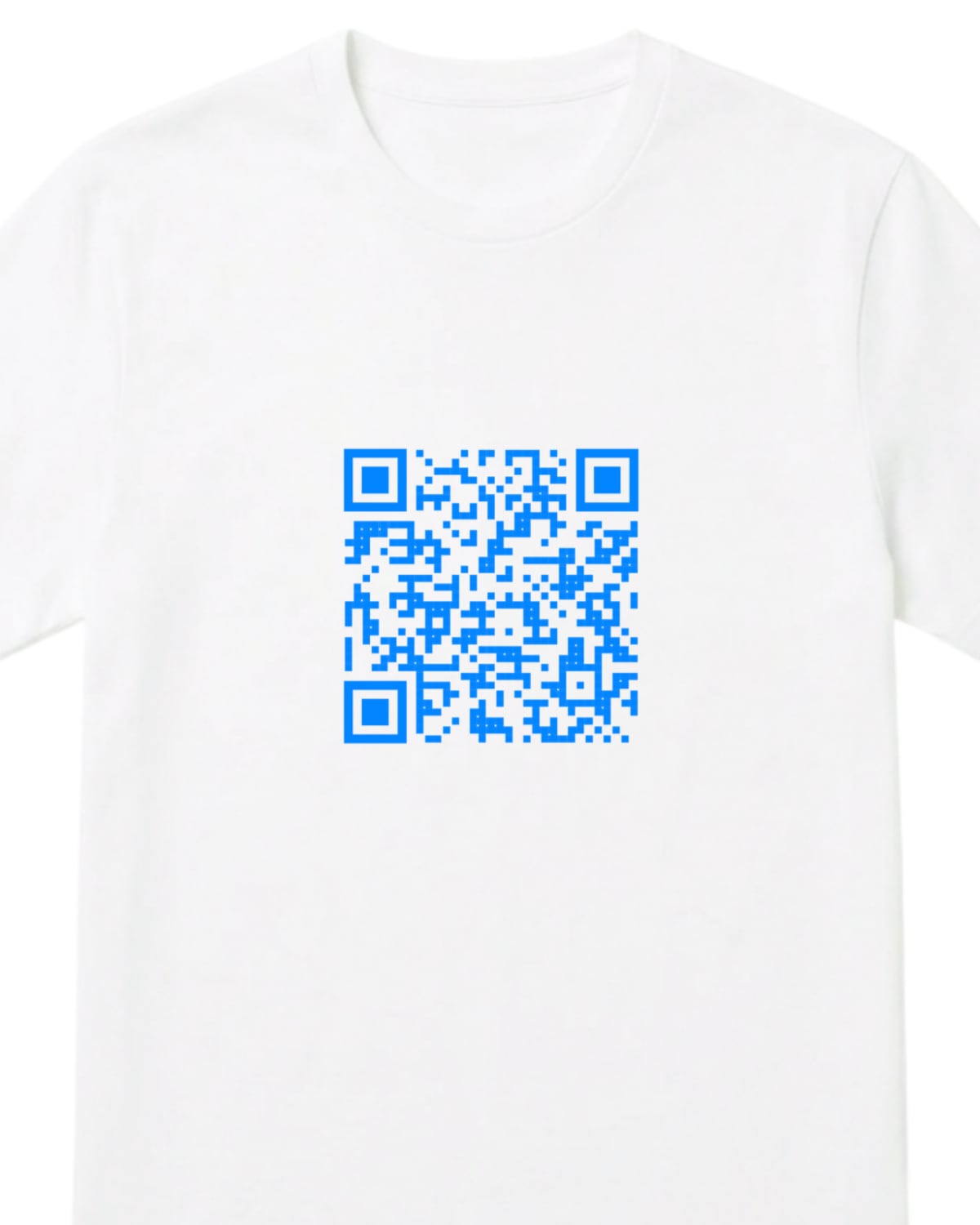 Белая футболка с синим QR-кодом в стиле хай-тек