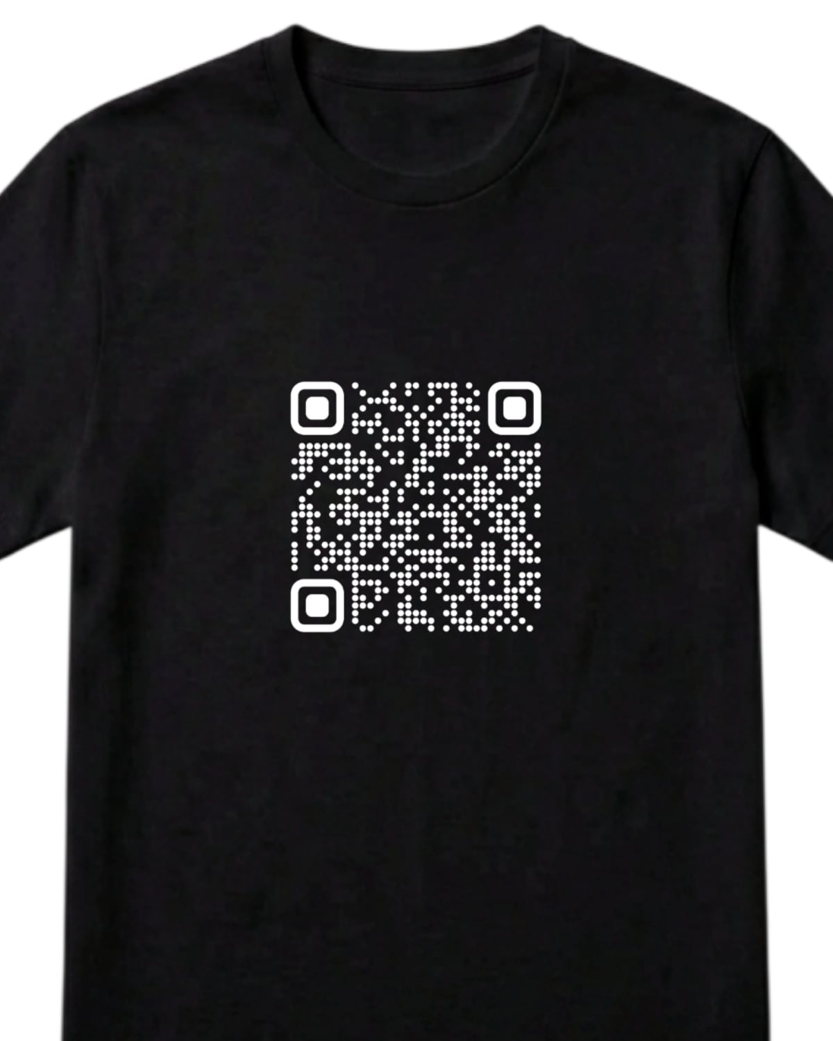 Чёрная футболка с белым QR-кодом из круглых точек