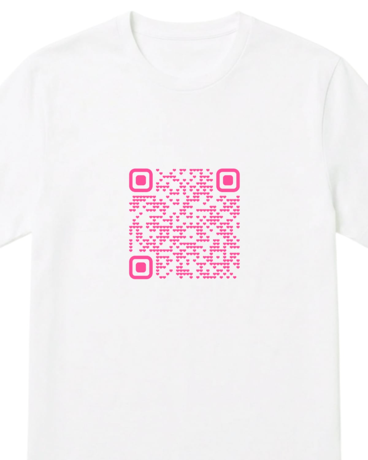 Белая футболка с розовым QR-кодом из сердечек